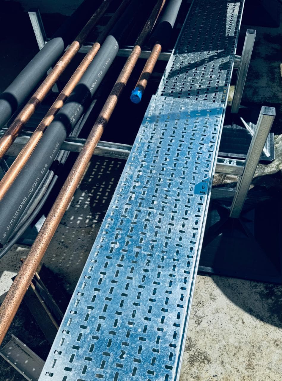 Rooftop cable containment and refrigerant pipework