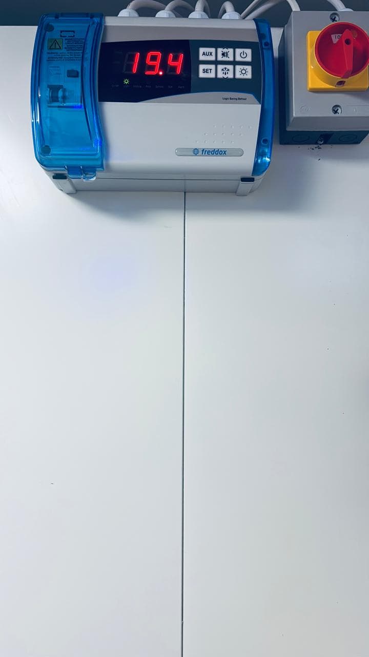 Refrigeration controller and isolator detail